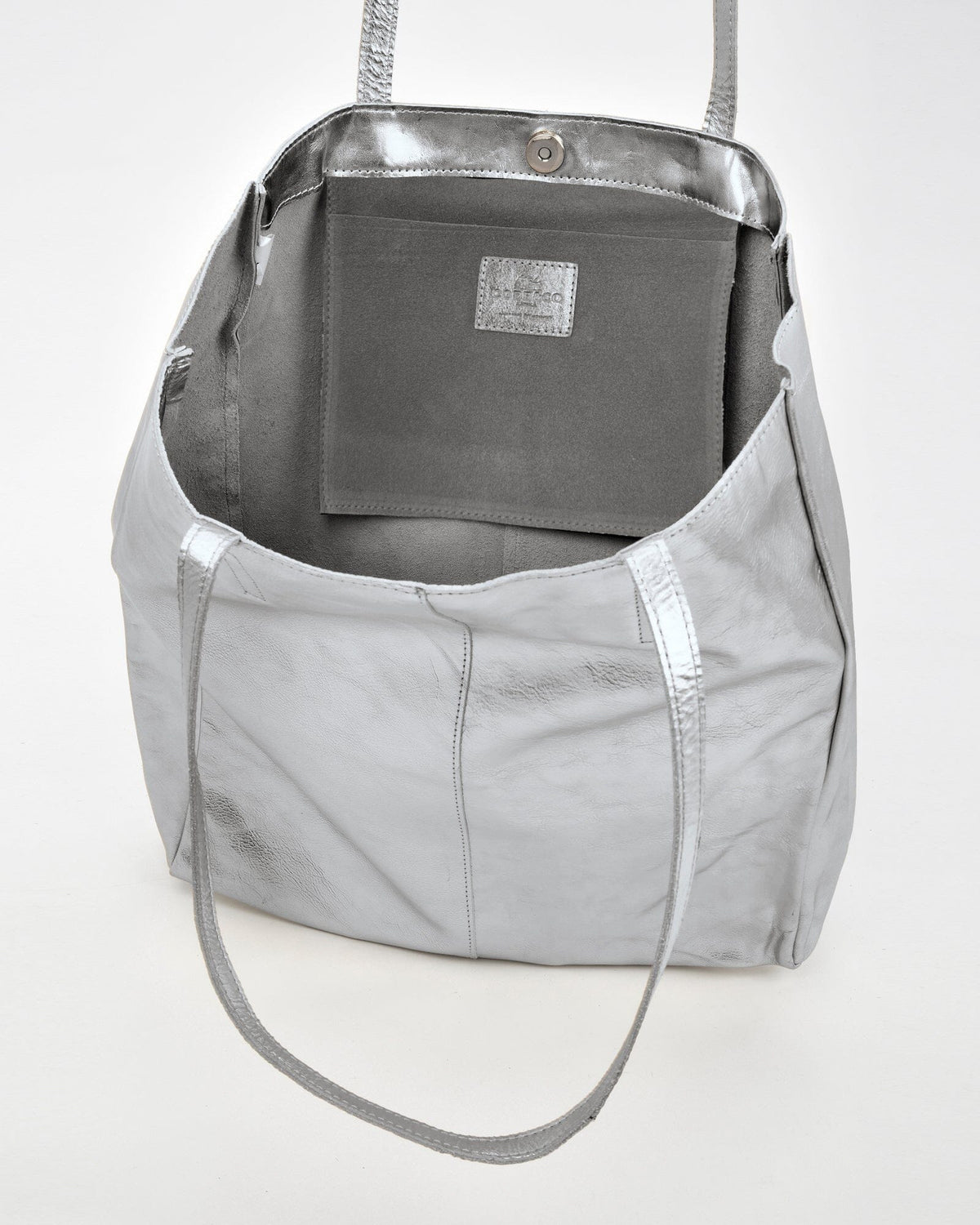 Venus Metallic Hobo