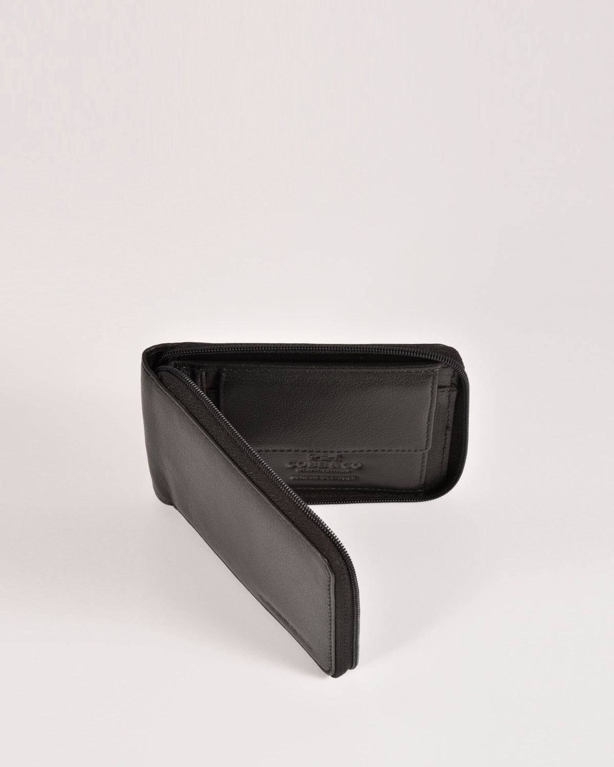 Hunter RFID Men's Zip Around Leather Wallet - Black